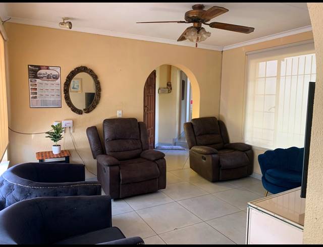 3 BEDROOM HOUSE FOR SALE IN LEONDALE